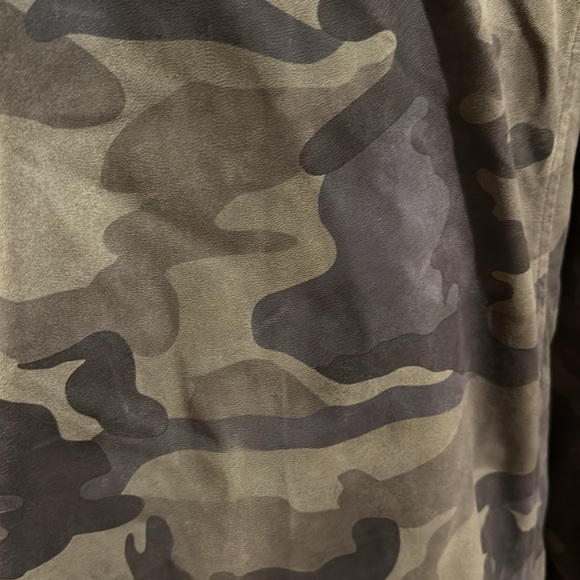 Women’s Sanctuary Crop Jacket Camo Size Small - Picture 3 of 4